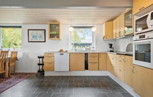 Farvang House | Gorgeous Home In Fårvang With Wifi