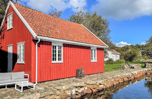Farsund House | Gorgeous home in Farsund with kitchen