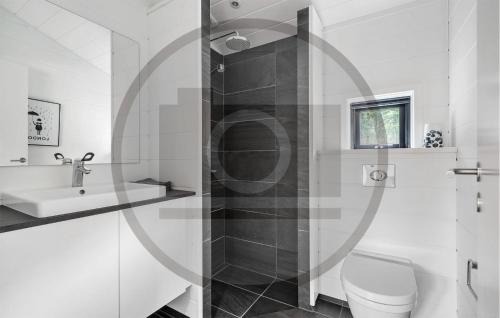 Frørup House | Gorgeous Home In Frørup With Kitchen