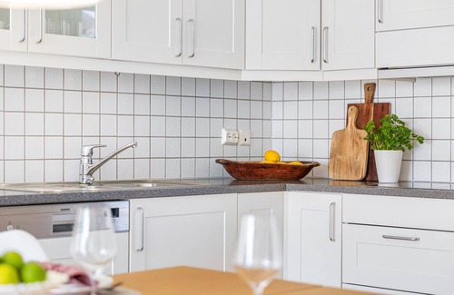 Gjeving House | Gorgeous home in Gjeving with WiFi