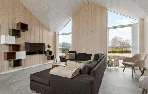 Fjellerup House | Gorgeous Home In Glesborg With Sauna