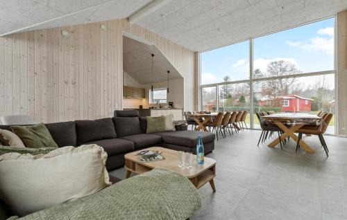 Fjellerup House | Gorgeous Home In Glesborg With Sauna
