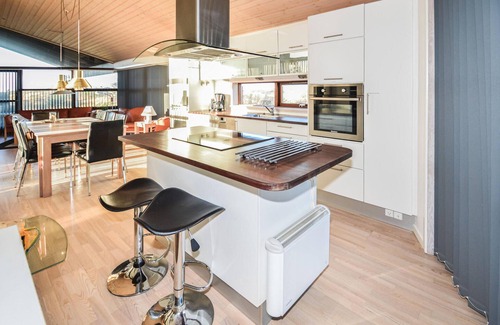 Hirtshals House | Gorgeous home in Hirtshals with sauna