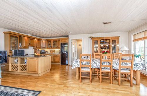 Hundeidvik House | Gorgeous home in Hundeidvik