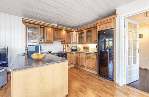 Hundeidvik House | Gorgeous home in Hundeidvik