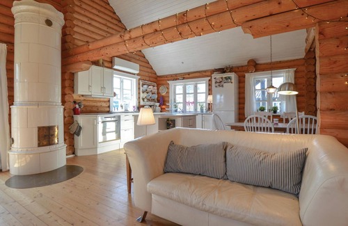 Skodshoved House | Gorgeous home in Knebel with WiFi