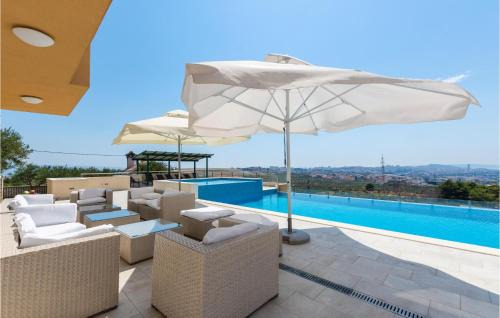 Mravince House | Gorgeous Home In Mravince With Sauna