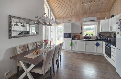 Fusa House | Gorgeous home in Nordtveitgrend