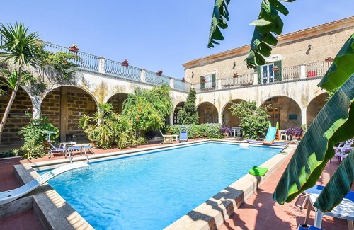 Donnafugata House | Gorgeous home in Ragusa with kitchen