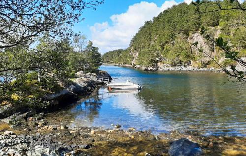 Tysnes House | Gorgeous Home In Reksteren With Kitchen