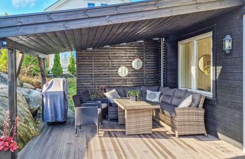 Risor House | Gorgeous home in Risør with WiFi