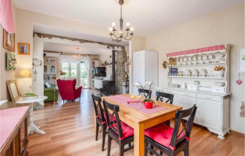 Srinjine House | Gorgeous Home In Srinjine