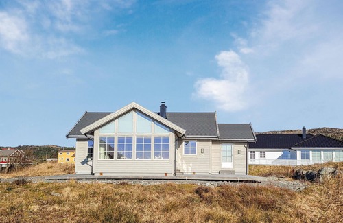 Sveio House | Gorgeous home in Sveio with WiFi