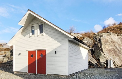 Sveio House | Gorgeous home in Sveio with WiFi