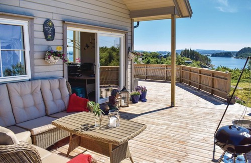 Torangsvag House | Gorgeous home in Torangsvåg with WiFi