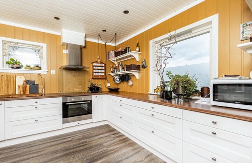 Vestnes House | Gorgeous home in Vestnes with WiFi