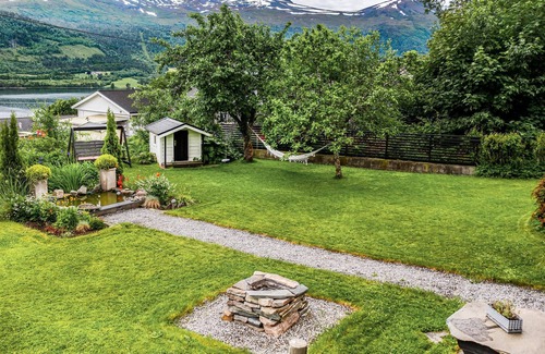 Vestnes House | Gorgeous home in Vestnes with WiFi