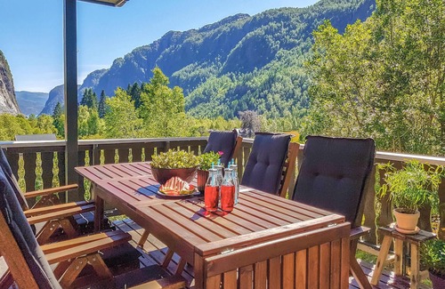 Lindas House | Gorgeous home in Vikanes with kitchen