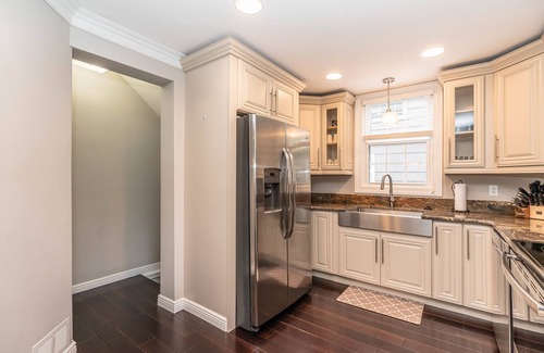 Dicken House | Gorgeous Home Steps From the BIG HOUSE!