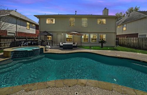 Barker House | Gorgeous Home with sparkling pool/ Spa & Pool Table!