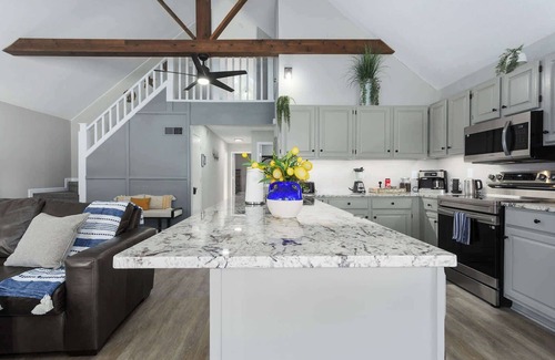 New Century House | Gorgeous Lake Views 3BR-3Ba Updated Home
