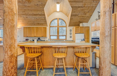 Donner Lake Woods House | Gorgeous lakefront escape with fireplace, close to skiing