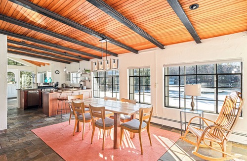 Hinesburg House | Gorgeous lakefront home close to Burlington!