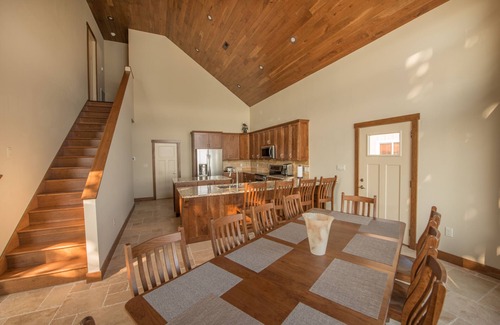 Newport House | Gorgeous Lakefront Villa near the Smokies, On Douglas Lake!