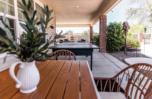 Gilbert House | Gorgeous LARGE Country Home! 🏡 Pet Friendly! SPARKLING Pool! Orchard!