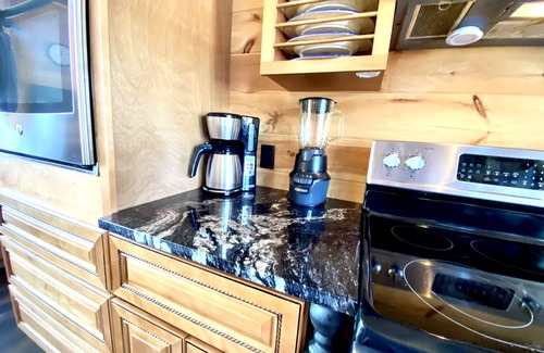 Harrisonville Cabin | Gorgeous Log Cabin with breathtaking views