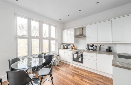 Muswell Hill Apartment | Gorgeous London Flat - Newly Furnished (MHB350)