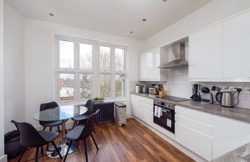 Muswell Hill Apartment | Gorgeous London Flat - Newly Furnished (MHB350)