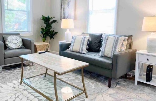 Kettering House | GORGEOUS+MODERN 2BR HOME | FAST WIFI+QUIET STREET