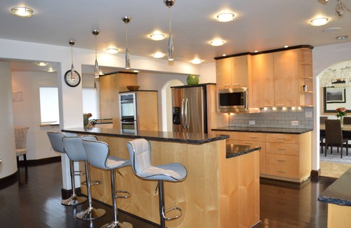 Kenai House | Gorgeous Modern Alaskan Home with Ocean/Mt View 10 minute walk to sandy beach