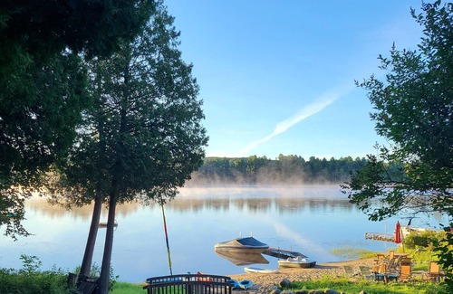 Armour Cottage | Gorgeous Muskoka Lake front resort property. Listing 2808244 plus the Bunkie