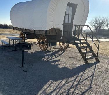South Oklahoma City House | Gorgeous Nature Getaways in this Wonderful Covered Wagon Rental for 4 in Moore, Oklahoma