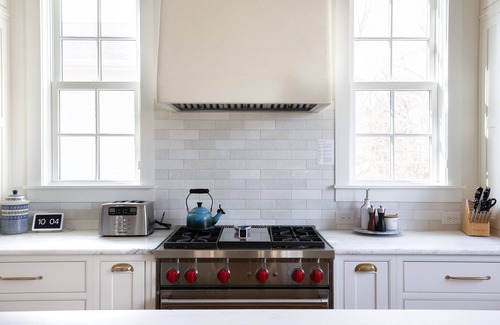 Belmont House | Gorgeous New Downtown Custom Home, Walk Everywhere, Pet Friendly, Kid Paradise!