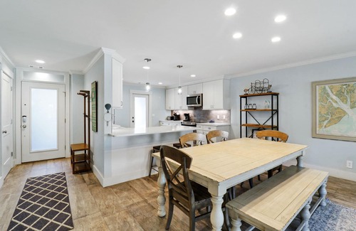Sea Pines Villa | Gorgeous newly renovated Sea Pines Villa with golf course and lagoon views