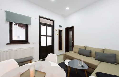 Centrul Vechi Apartment | Gorgeous Old Town Flat with Mountain Views