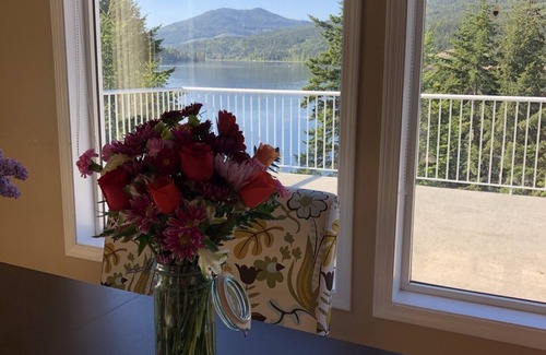 Adams Lake House | Gorgeous private lakefront In Shuswap
