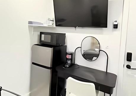 West Little Havana House | Gorgeous Private Room, near the Airport - Free parking - 01