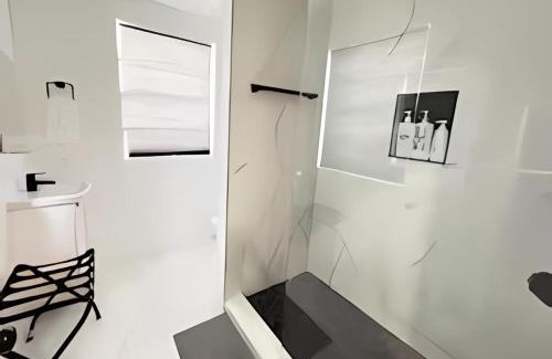 West Little Havana House | Gorgeous Private Room, near the Airport - Free parking - 01