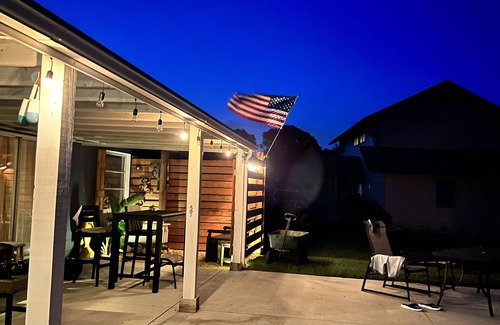 Fedhaven House | Gorgeous Remodeled Lakefront Cottage