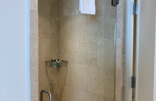 Mid Beach Hotel | Gorgeous renovated corner one bdrm 2 bath suite with 2 complimentary spa passes