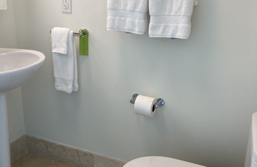 Mid Beach Hotel | Gorgeous renovated corner one bdrm 2 bath suite with 2 complimentary spa passes