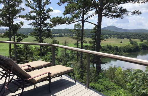 Calico Rock Cabin | Gorgeous RiverBluff View of the White River + WIFI