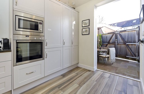East Sheen Apartment | Gorgeous Self Contained Studio