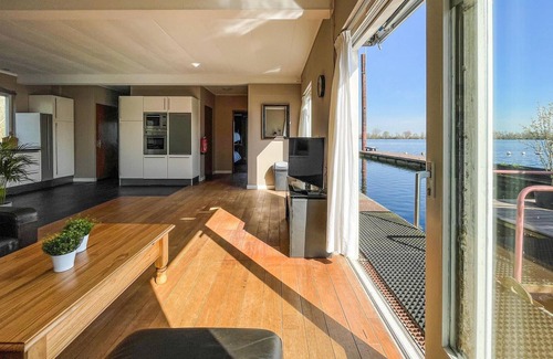 Lith Boat Rental | Gorgeous ship in Lith with lake view