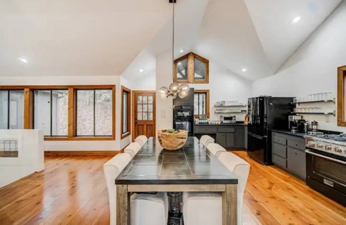 Big Canoe Cabin | Gorgeous Summer Home in Big Canoe!