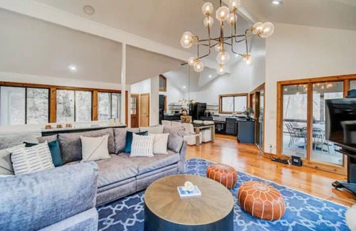 Big Canoe Cabin | Gorgeous Summer Home in Big Canoe!